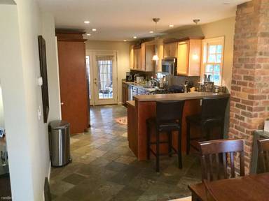 Main picture of 918 E 6th St