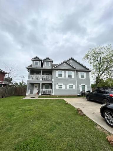 Main picture of 819 Avenue B