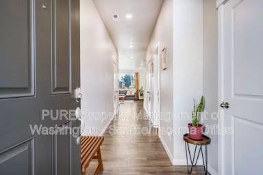 Main picture of 1521 27th St NW