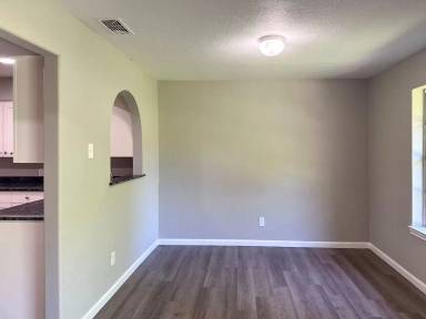 Main picture of 1305 S Britain Rd