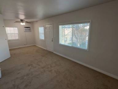 Main picture of 110 S Buena Vista St