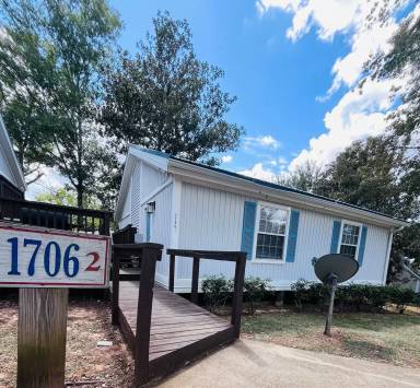Main picture of 1706 S Gadsden St