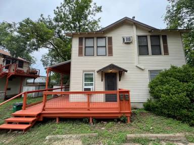 Main picture of 805 E 47th St