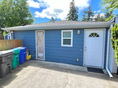 Main picture of 3241 NE 111th Dr