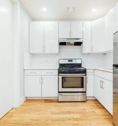 Main picture of 586 Bainbridge St
