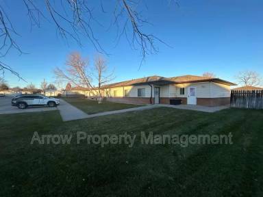 Main picture of 305 E E