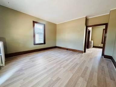 Main picture of 1361 Cleveland Ave N