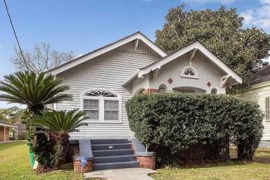 Main picture of 128 Lake Ave