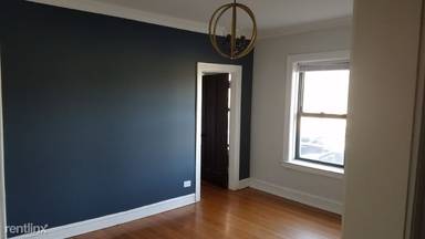 Main picture of 2109 W Argyle St