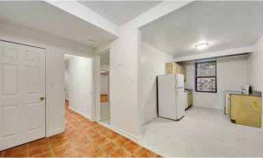 Main picture of 920 Riverside Dr