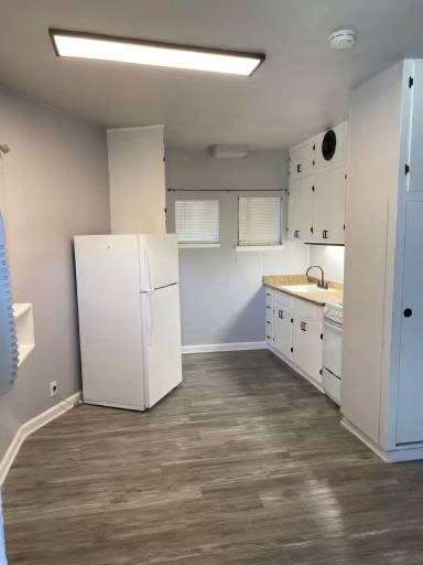 Main picture of 585 E Barstow Ave