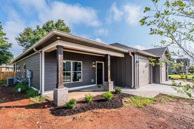 Main picture of 562 Providence Ct