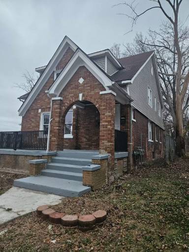 Main picture of 5211 Lakeview St