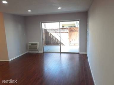 Main picture of 13813 Oxnard St