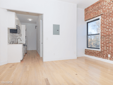 Main picture of 1040 Park Pl