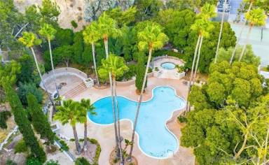 Main picture of The Bluffs at Fashion Valley