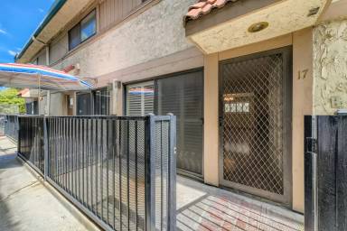 Main picture of 20216 Roscoe Blvd