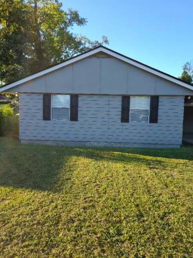 Main picture of 1600 Meadow Dr