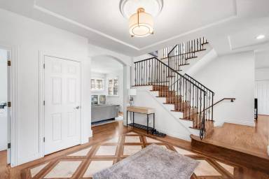 Main picture of 747 Jasmine St