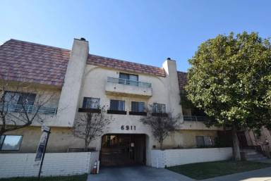Main picture of 6911 Woodman Ave