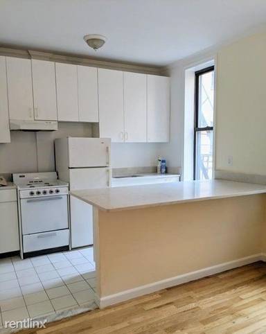 Main picture of 305 W 45th St
