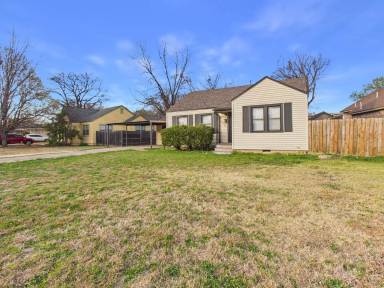 Main picture of 1307 NW Maple Ave