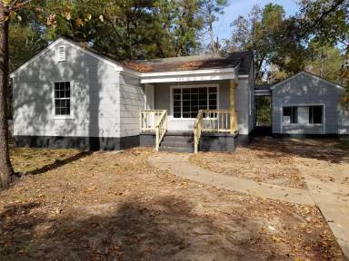 Main picture of 504 Colonial Cir
