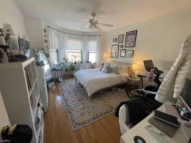 Main picture of 1310 Commonwealth Ave