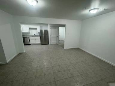 Main picture of 316 E 7th St