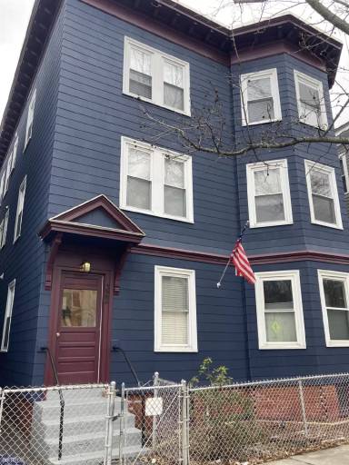 Main picture of 322 1/2 Western Ave