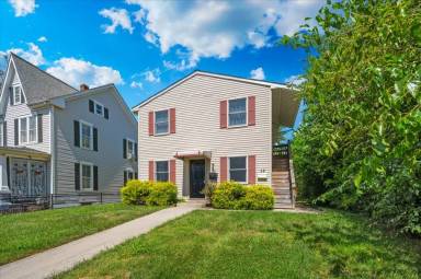 Main picture of 30 W Wilson Blvd