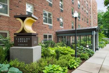 Main picture of 10 Camelot Ct