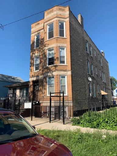 Main picture of 2431 S Christiana Ave