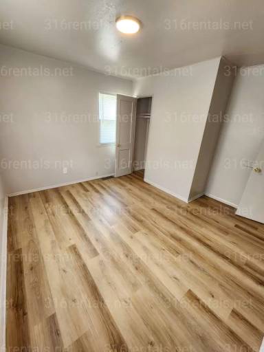 Main picture of 2462 N Chautauqua Ave
