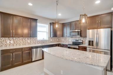 Main picture of 2751 Mead Ave