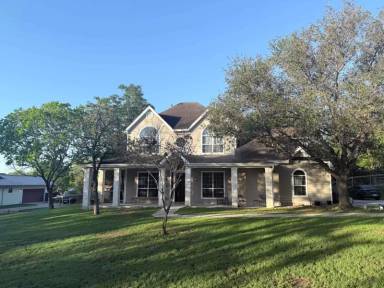 Main picture of 4810 Betty Lou Dr