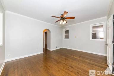 Main picture of 2422 W Foster Ave