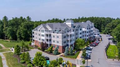 Main picture of 8 Island Ct