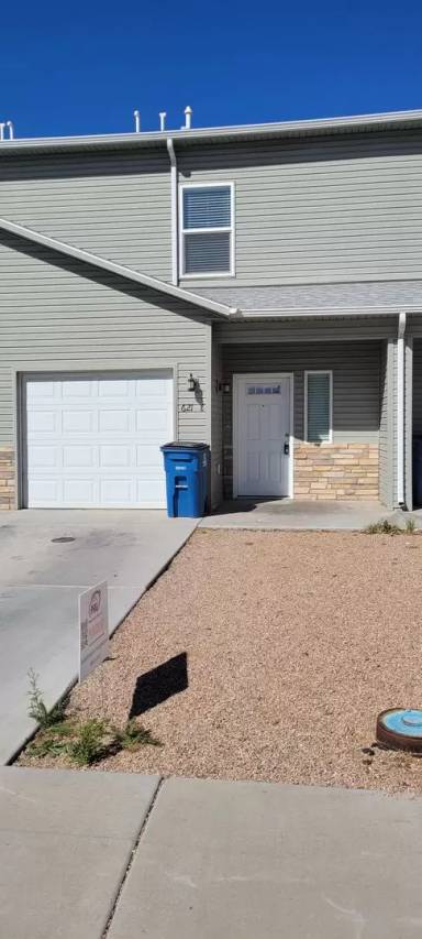 Main picture of 621 Zenith Ln