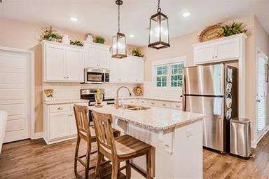 Main picture of 15 Grove Cir