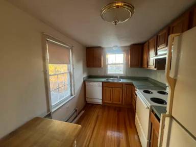 Main picture of 241 Main St