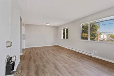 Main picture of 2600-2606 NE Lombard St Apartments
