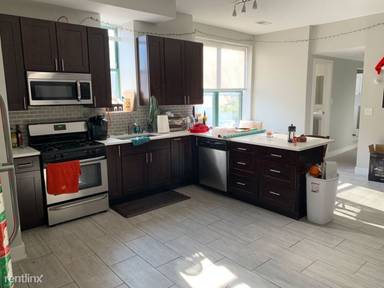 Main picture of 2834 N Southport Ave