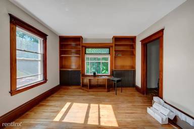 Main picture of 1033 28th Ave NE