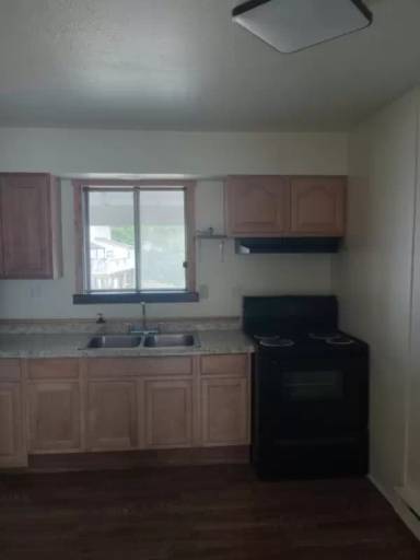 Main picture of 400 Broadway St