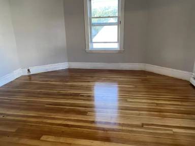 Main picture of 192 Univ Ave