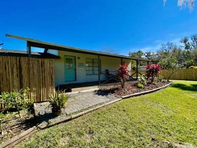 Main picture of 2321 Palm Dr