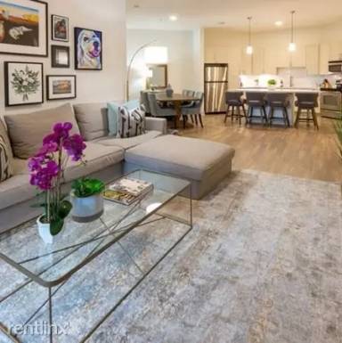 Main picture of 1811 Briar Oaks Ln
