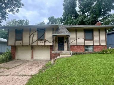 Main picture of 7805 E 105th St