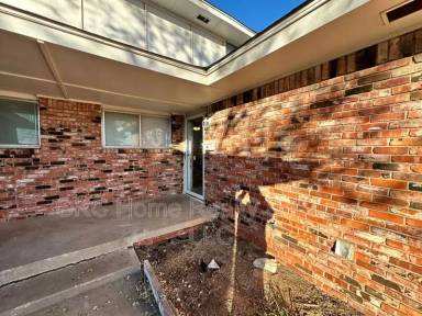 Main picture of 2 NW 63rd St